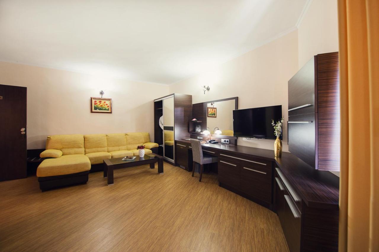 Family Hotel Hebar Батак Екстер'єр фото