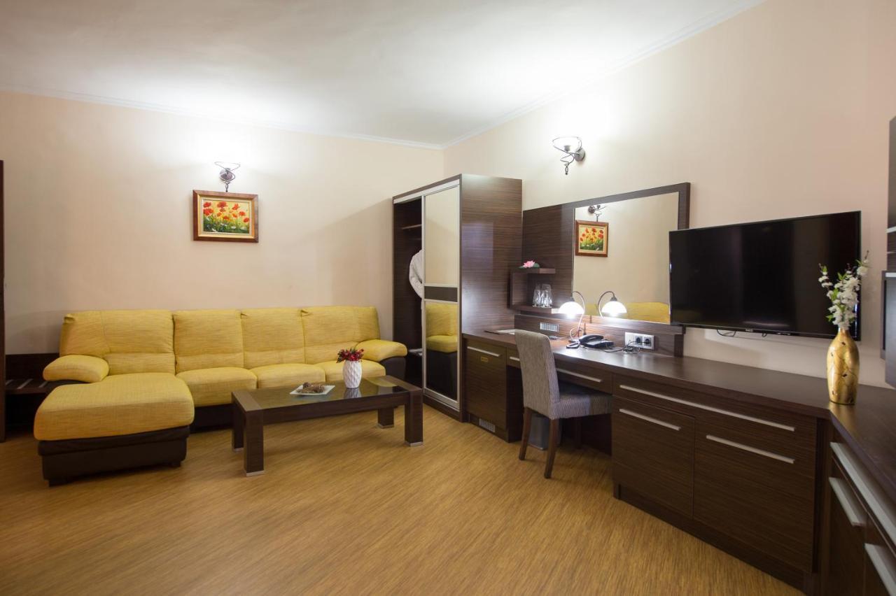Family Hotel Hebar Батак Екстер'єр фото