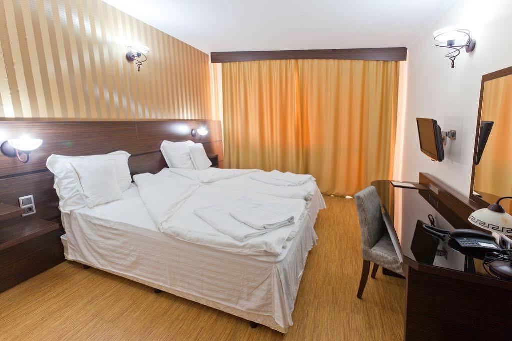 Family Hotel Hebar Батак Екстер'єр фото